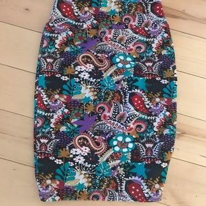 Small Lularoe Cassie EUC
